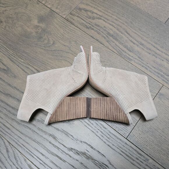 Vince Camuto Kentvi Chunky Block Heel Ruched Cuff Perforation Sandal in Beige - Picture 10 of 14